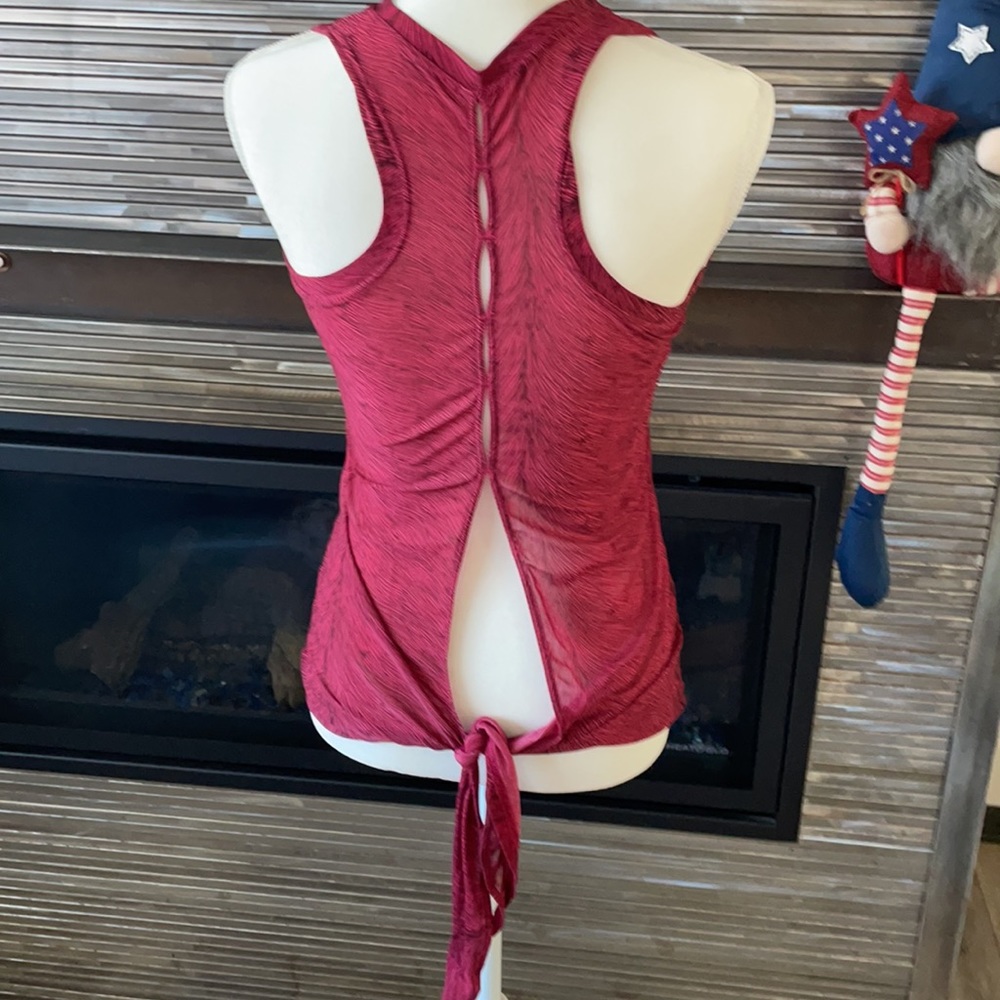 Workout Top - Picture 2 of 4